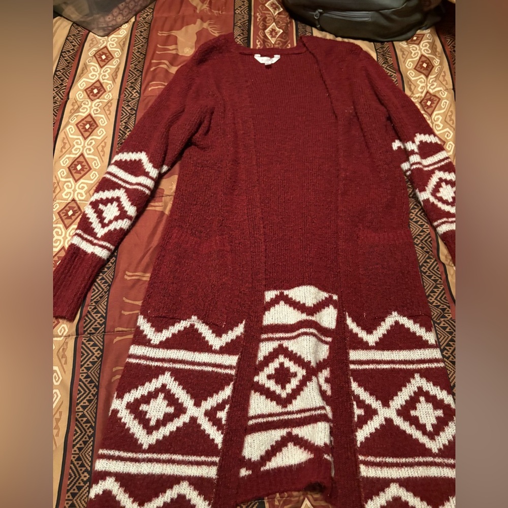 Women's Burgundy and White Patterned Sweater